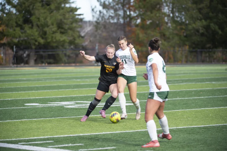 Huskies soccer closes out season with final roadtrip